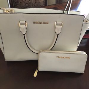 Micheal Kors white bag and wallet set.